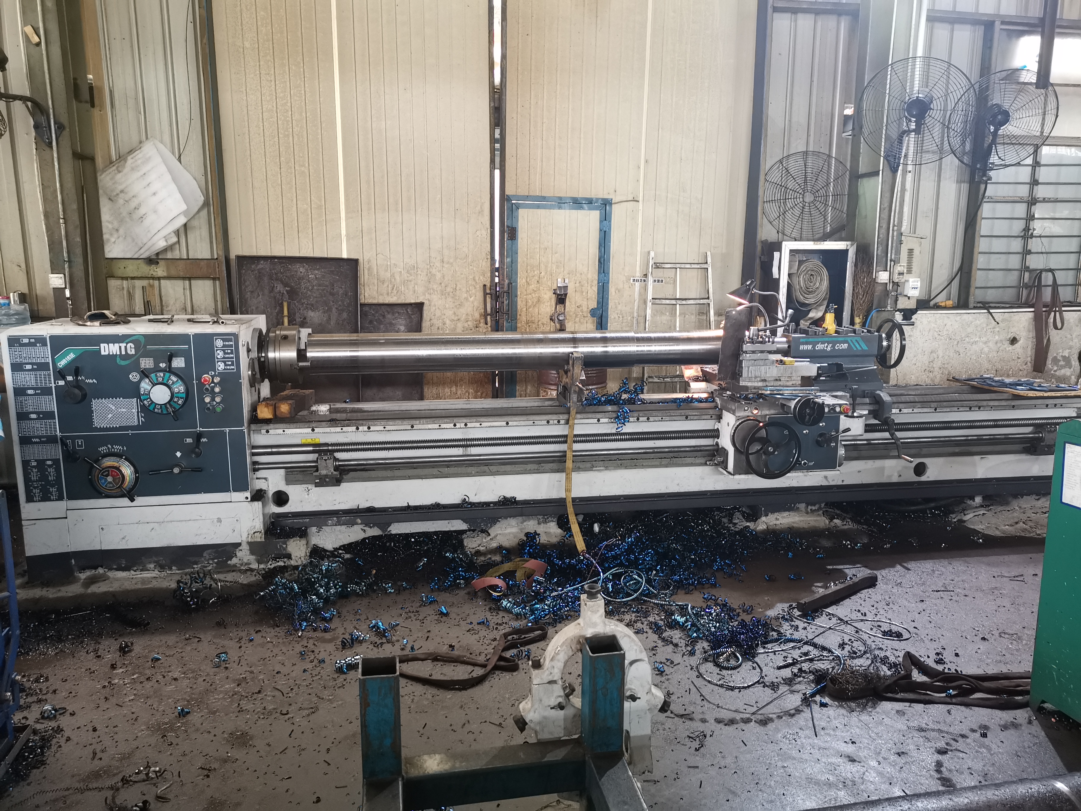 CW61125M Heavy Duty Type Conventional Lathe Machine