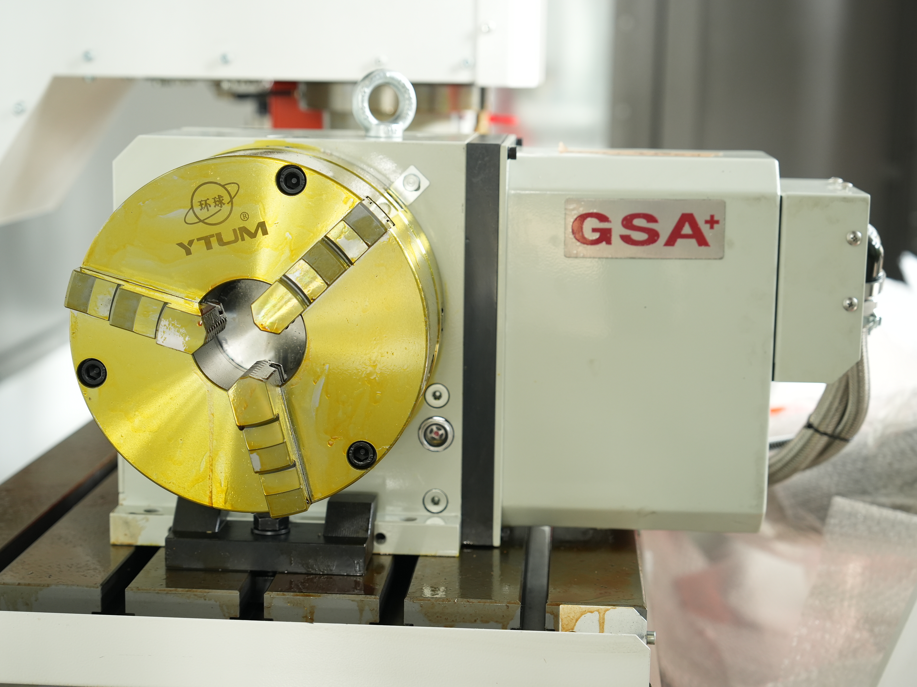 THE 4-AXIS ROTARY TABLE